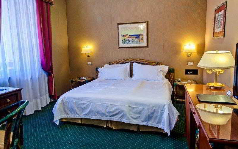 Mondial Hotel 4*