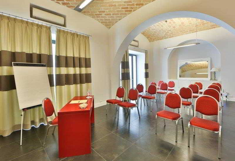 Mondial Hotel 4*
