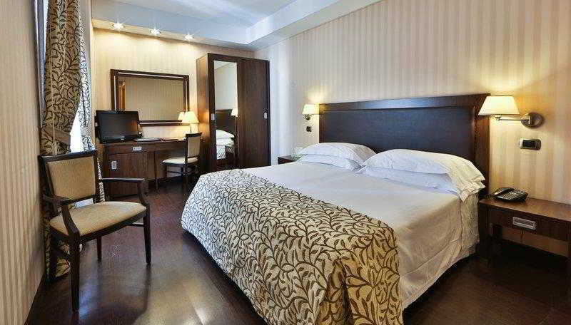 Hotel Mondial 4*