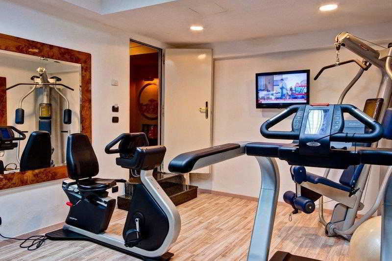 Mondial Hotel 4*
