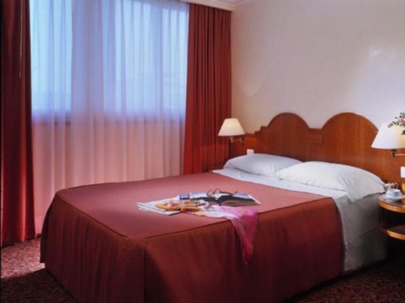 Mondial Hotel 4*